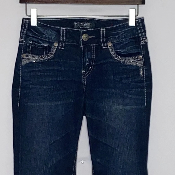 Silver Suki Mid Boot Fluid Denim Dark Wash Embellished Jeans - Size 26 - Picture 2 of 11